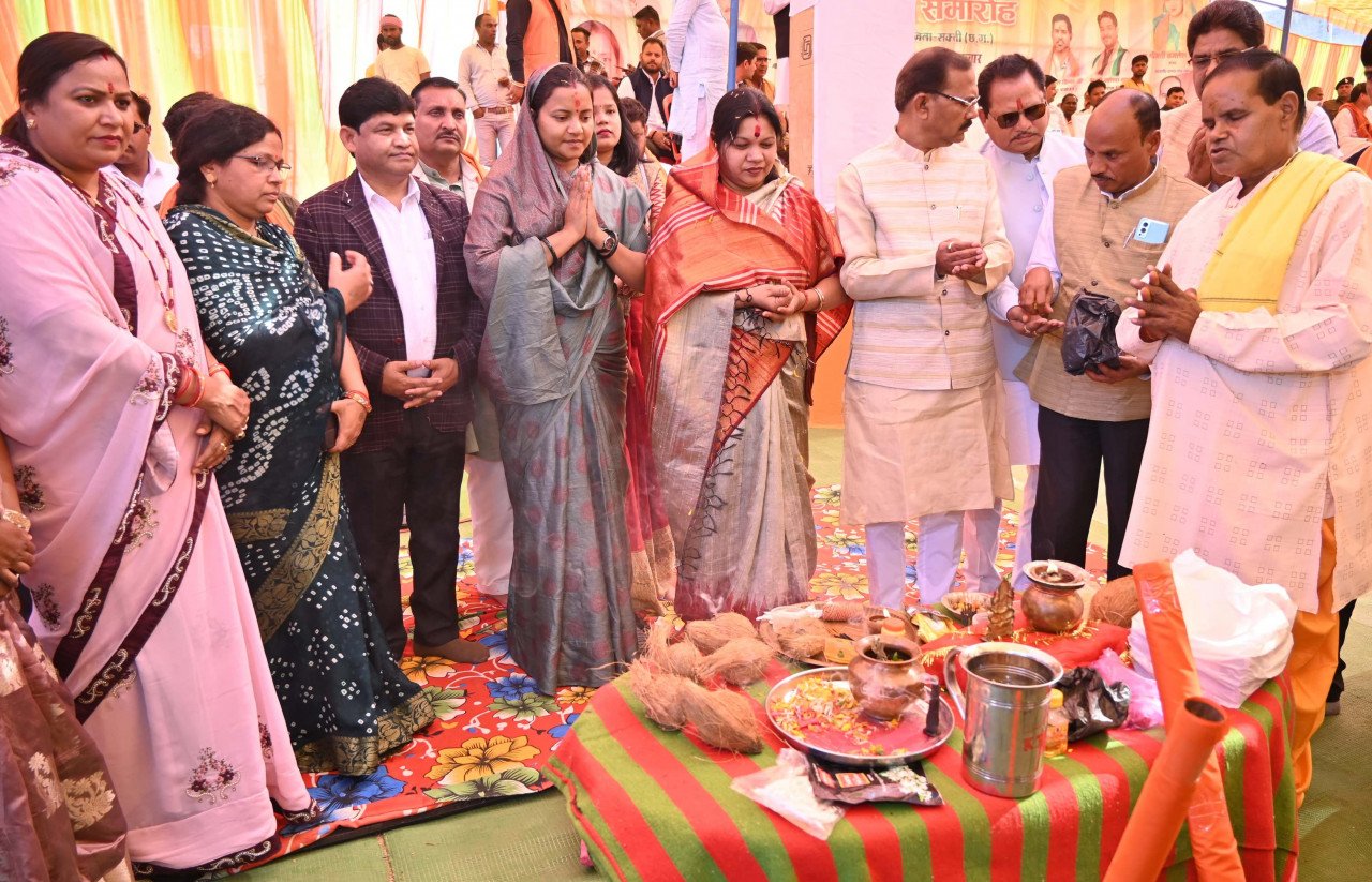 रायपुर : राज्य सरकार प्रदेश के चहुंमुखी विकास के लिए प्रतिबद्ध: मंत्री श्रीमती राजवाड़े…सक्ती जिले के जैजैपुर में 3.30 करोड़ रूपए के विकास व निर्माण कार्यों का हुआ भूमिपूजन