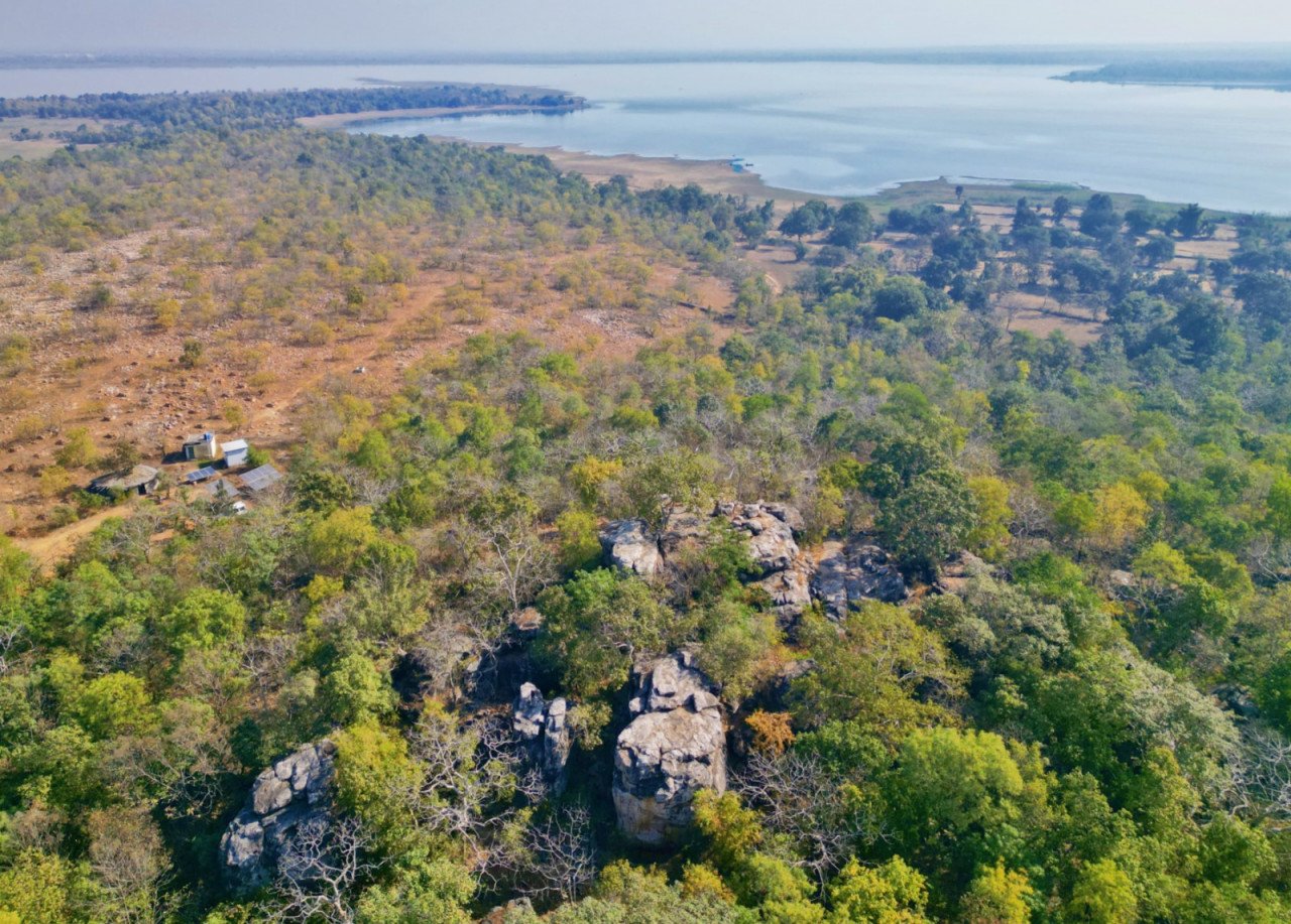 रायपुर : पुरातात्विक शैलचित्रों के लिए प्रसिद्ध चितवाडोंगरी बन रहा है प्रमुख पर्यटन केंद्र