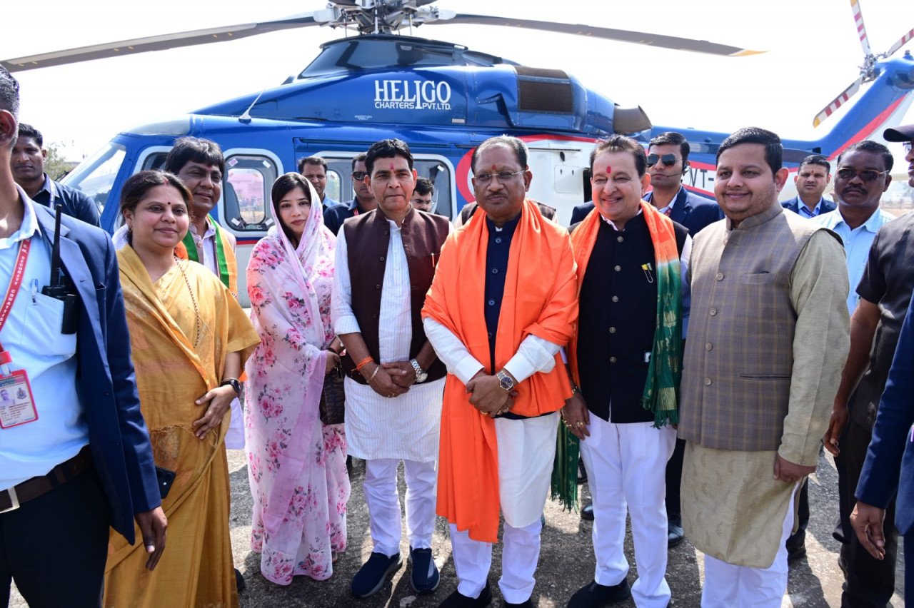 मुख्यमंत्री  विष्णुदेव साय के महासमुंद आगमन पर जनप्रतिनिधियों ने किया आत्मीय स्वागत