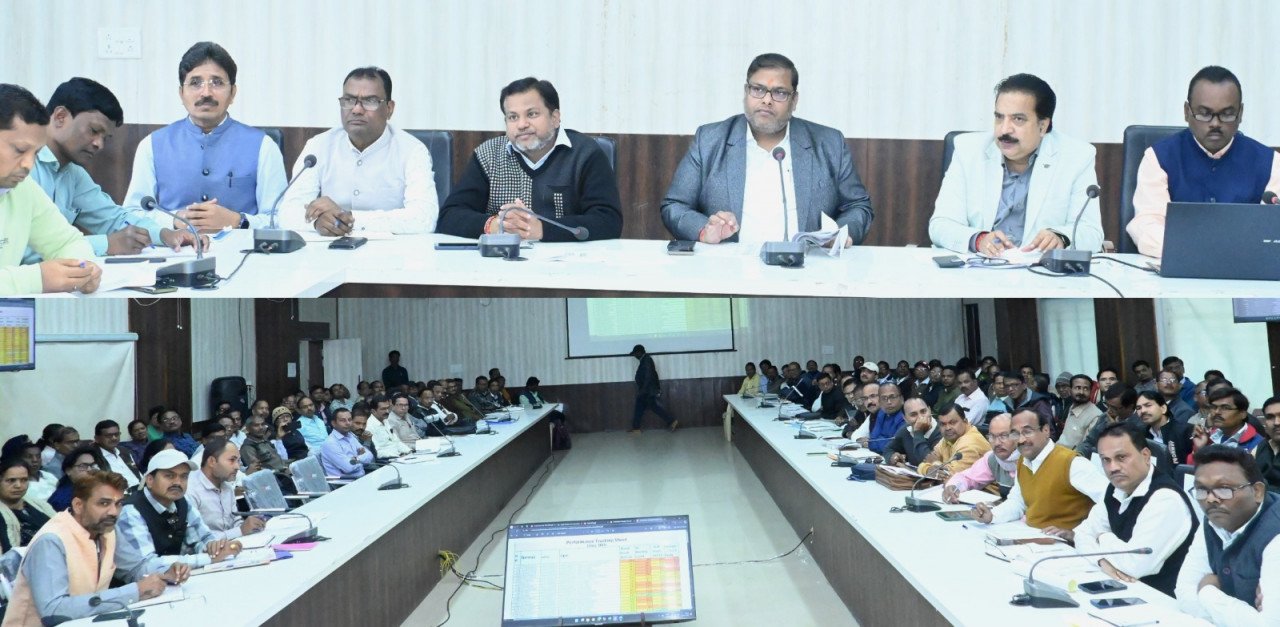 रायपुर : गरियाबंद जिले के 36 स्कूलों के प्राचार्यों को नोटिस फिंगेश्वर के बीईओ और बीआरसीसी को भी नोटिस 