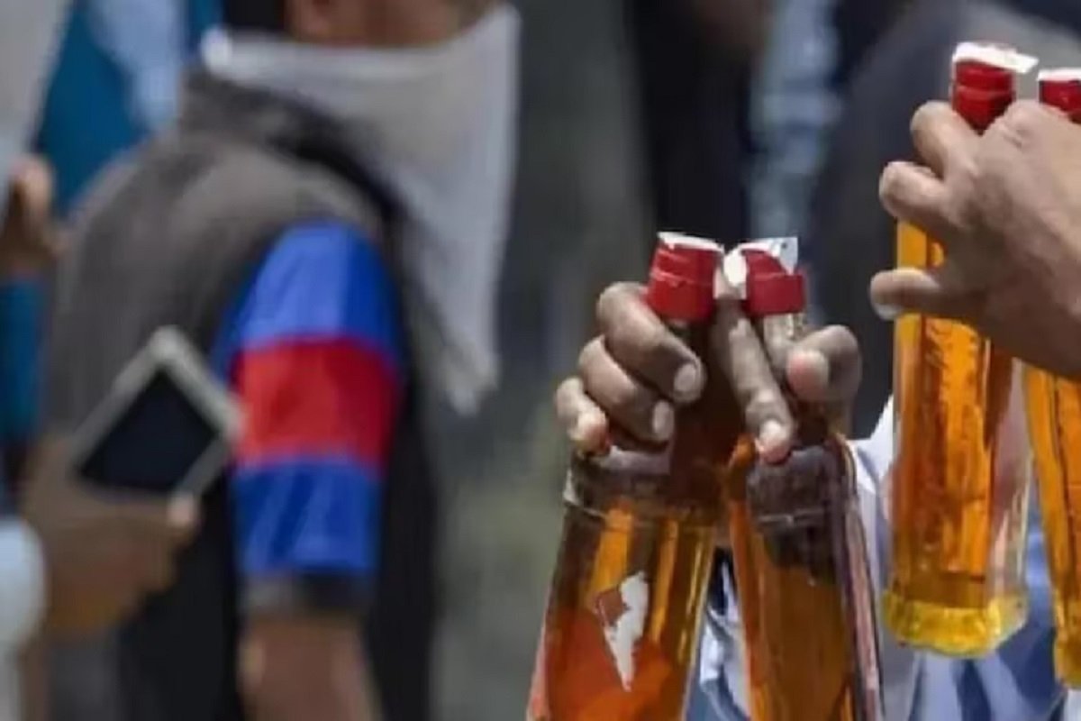 Liquor Ban in MP: इन 17 शहरों में अब नहीं मिलेगी शराब, बूंद-बूंद के लिए तरसेंगे मंदिरा प्रेमी, इस वजह से सरकार ने लिया बड़ा फैसला