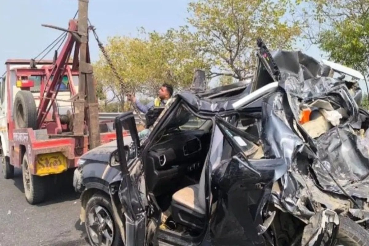 Aligarh Accident News : यमुना एक्सप्रेसवे पर सड़क हादसे में कार सवार 3 श्रद्धालुओं की मौत, महाकुंभ से जा रहे थे जम्मू कश्मीर