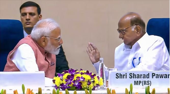 ‘कुर्सी संभाली-गिलास में पानी भरा’, पीएम मोदी ने ऐसे किया शरद पवार का सत्कार, देखें VIDEO