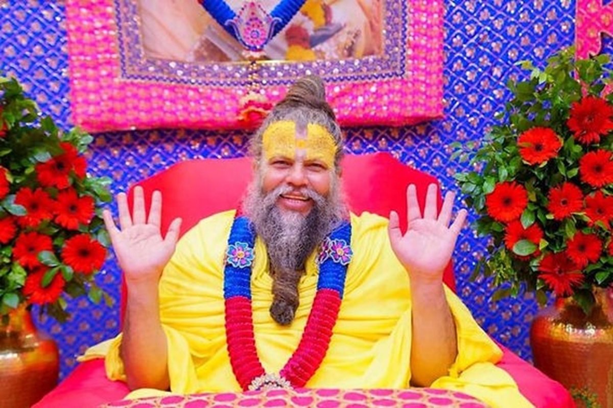 बंद होगी प्रेमानंद महाराज की रात्रि पदयात्रा! हाथ में तख्तियां लेकर महिलाओं ने किया विरोध प्रदर्शन
