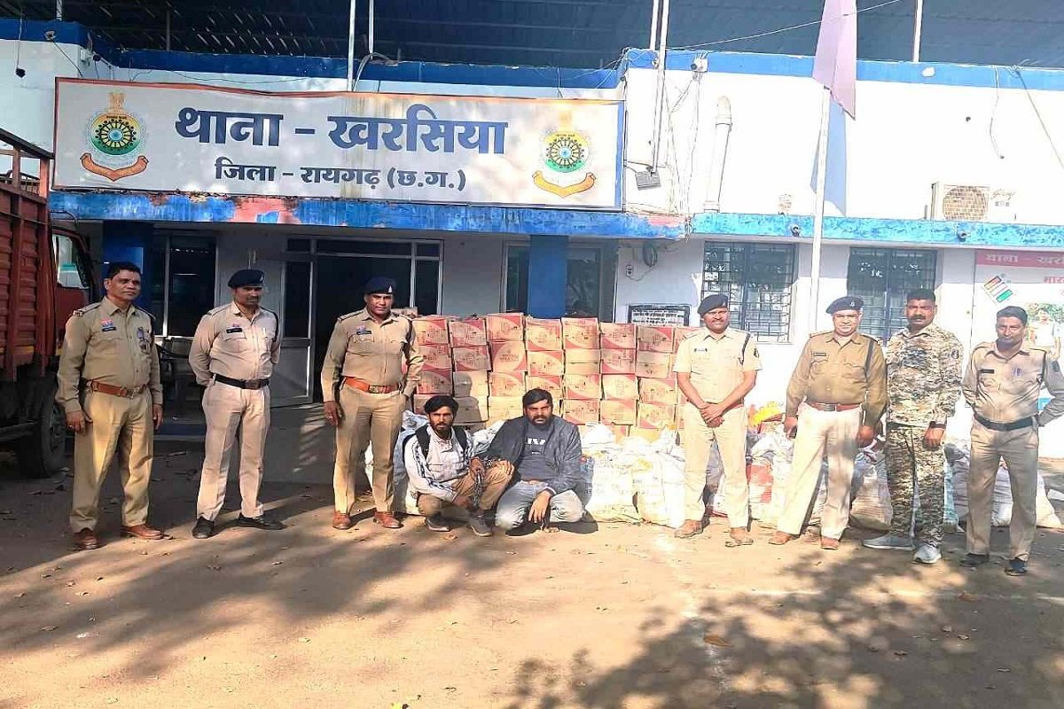 CG Crime: पुलिस से बचकर भागने के चक्कर में पलटा शराब से भरा कंटेनर, 94 लाख की अवैध मदिरा जब्त