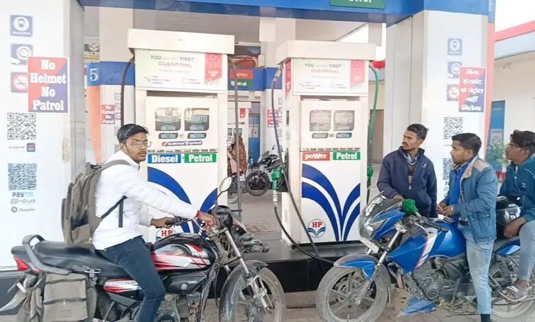 Petrol Price Latest News: सुबह-सुबह फिर लगी महंगाई की मार, इतने रुपए बढ़े दाम, अब देने होंगे इतने पैसे