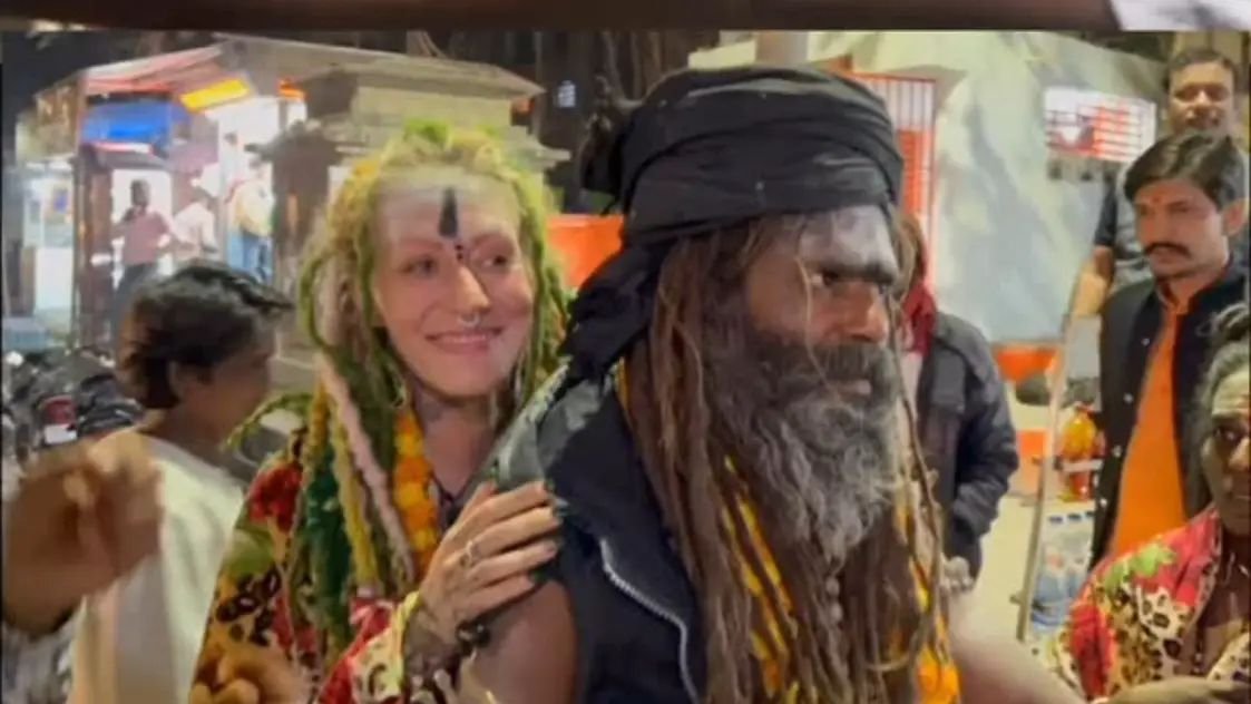 Russian Girl and Aghori Baba Love Story: रशियन गर्ल का दिल चुरा ले गए अघोरी बाबा, प्यार की चिंगारी जलते ही दोनों ने रचाई शादी, वायरल हो रही यह लव स्टोरी