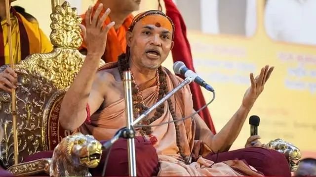 144 साल की तो बात ही झूठ, 30 किमी पैदल चलाना कुप्रबंधन नहीं तो क्या? महाकुंभ प्रबंधन पर शंकराचार्य का हमला