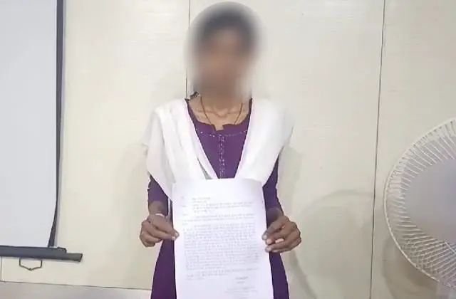 बोर्ड की परीक्षा में चेकिंग के नाम पर छात्रा के उतरवाए कपड़े ! शर्म के मारे मुंह छिपाते दिखे छात्र