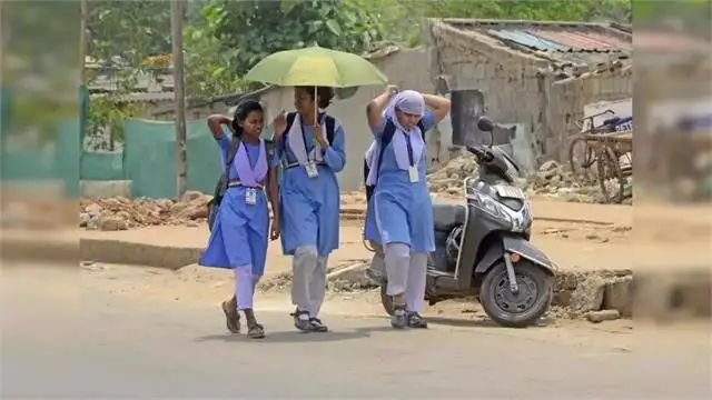 School Timing Changed: भीषण गर्मी के कारण 2 अप्रैल से स्कूलों का समय बदला, देखें नया शेड्यूल