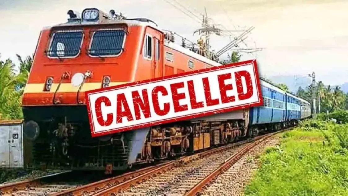 Trains Cancelled: गर्मी में यात्रियों की बढ़ेगी परेशानी, रेलवे ने इन ट्रेनों को किया रद्द, देखिए सूची…