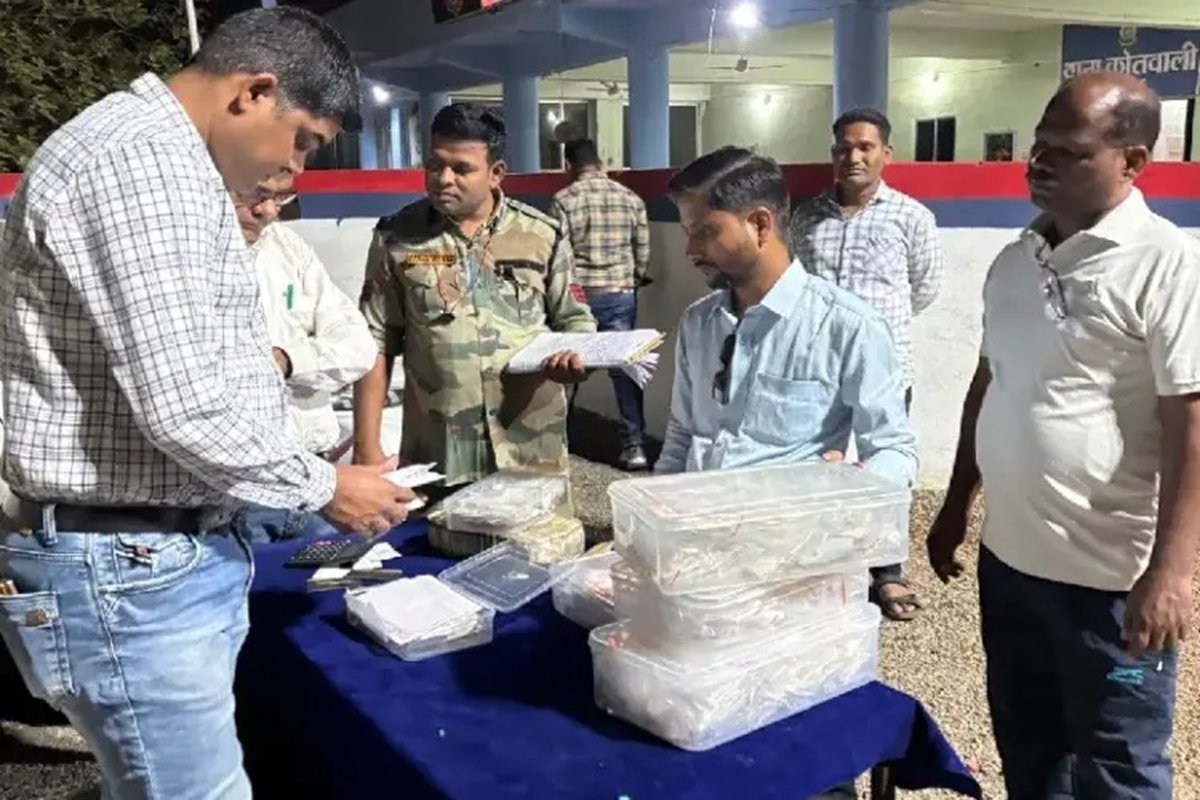 CG News : बिना बिल के 3 करोड़ का सोना और 8.40 लाख कैश ले जा रहे थे बदमाश, दो अरेस्‍ट