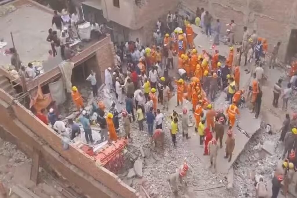 Delhi Building Collapse: देखते ही देखते ताश के पत्तों की तरह गिरी बिल्डिंग, हादसे में अब तक 11 लोगों की मौत, कईयों की हालत गंभीर