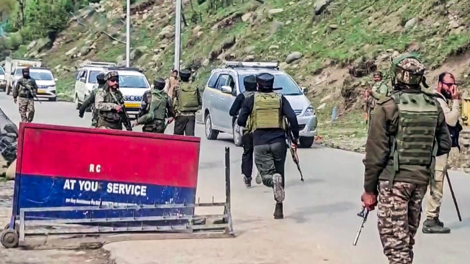 कश्मीर में अब टूरिस्टों पर आतंकी हमला, एक की मौत; 12 जख्मी; पहलगाम की सैर पर थे