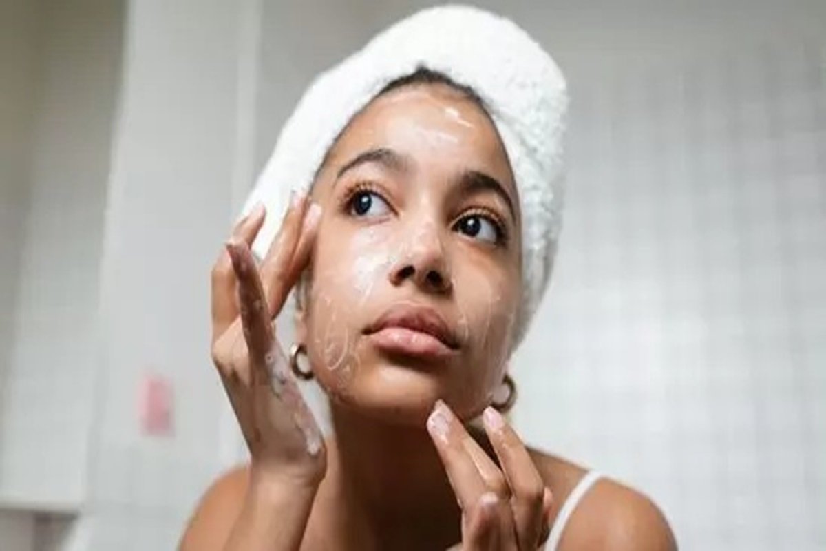 Skin Care Tips: चेहरे पर इन चीजों का कभी न करें उपयोग, हो सकता है नुकसान