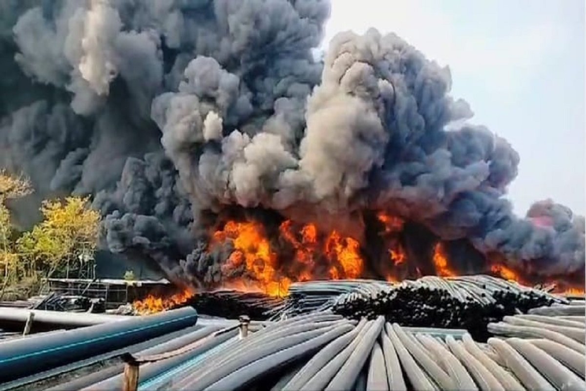 Fire News : फिगनेट फैक्ट्री में लगी भीषण आग, मौके पर पहुंची दमकल की 10 गाड़ियां