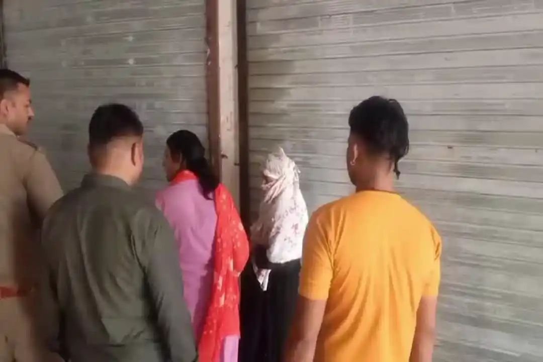 Sex racket in spa: स्पा सेंटर की आड़ में देह व्यापार, आपत्तिजनक अवस्था में दो युवक-दो युवतियां गिरफ्तार