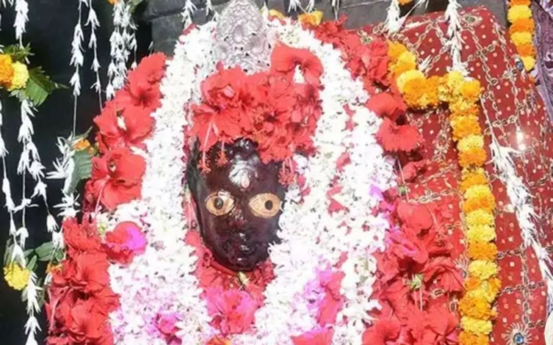 Mundeshwari Temple: माता का चमत्कार! दुनिया का ऐसा चमत्कारी मंदिर जहां बलि देने के बाद भी नहीं मरता बकरा, मंत्र पढ़ते ही हो जाता है जिंदा