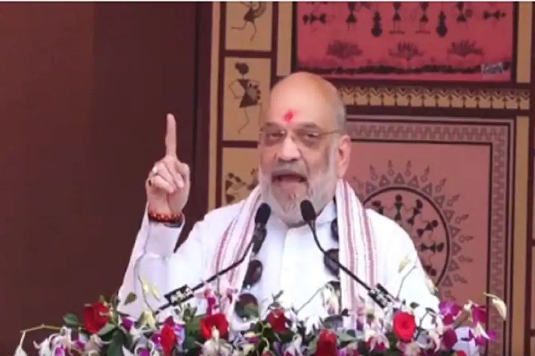 Amit Shah in Dantewada: नक्सल मुक्त गांव होने पर मिलेंगे एक करोड़ रुपए, अमित शाह ने कहा- सरेंडर माओवादियों को आत्मसमर्पण योजना का लाभ देगी छत्तीसगढ़ सरकार