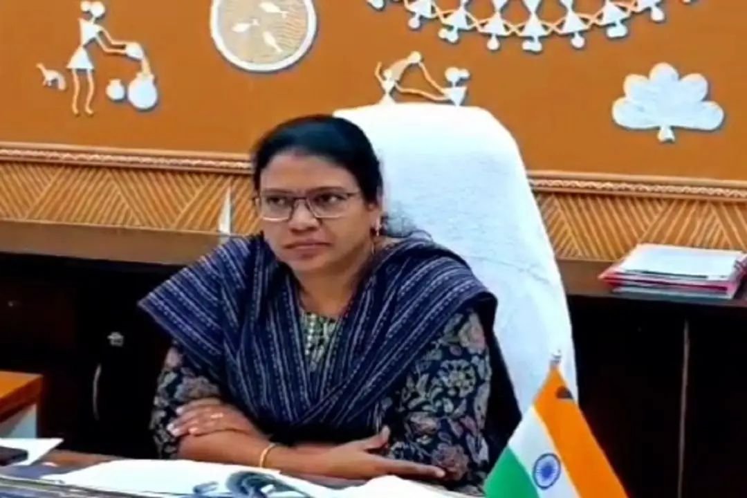 GPM Latest News: कलेक्टर ने ली पटवारियों की क्लास, लापरवाही पर लगाई फटकार, एक साथ इतने लोगों के इंक्रीमेंट पर लगाई रोक