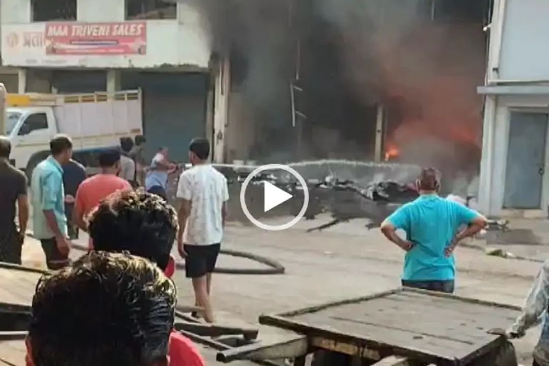 Bilaspur Fire News: न्यायधानी के इस बार में लगी भीषण आग, दूसरी जगह गोदाम में जलकर खाक हुए लाखों के ड्रायफ्रूट्स