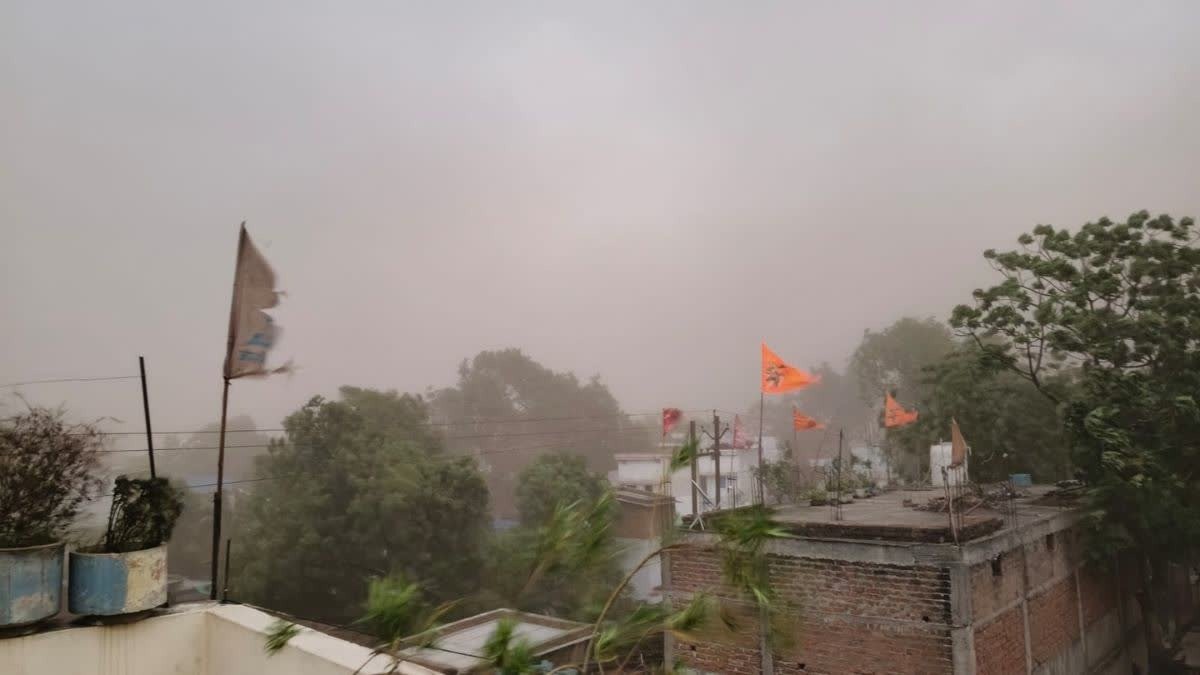 रायपुर में आंधी तूफान का कहर, पूरे शहर की बिजली हुई गुल, अंधेरे में राजधानी और दुर्ग