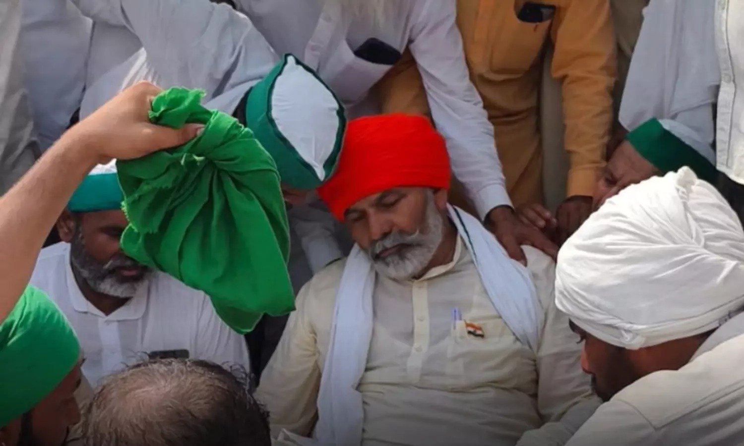 Rakesh Tikait: मुजफ्फरनगर में किसान नेता राकेश टिकैत की तबीयत बिगड़ी, महापंचायत में मचा हड़कंप