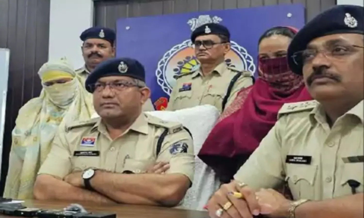 दुर्ग-भिलाई सेक्स रैकेट में 5 गिरफ्तार: बांग्लादेशी महिलाओं के मिले नंबर, 8 साल से छिपी थी पहचान