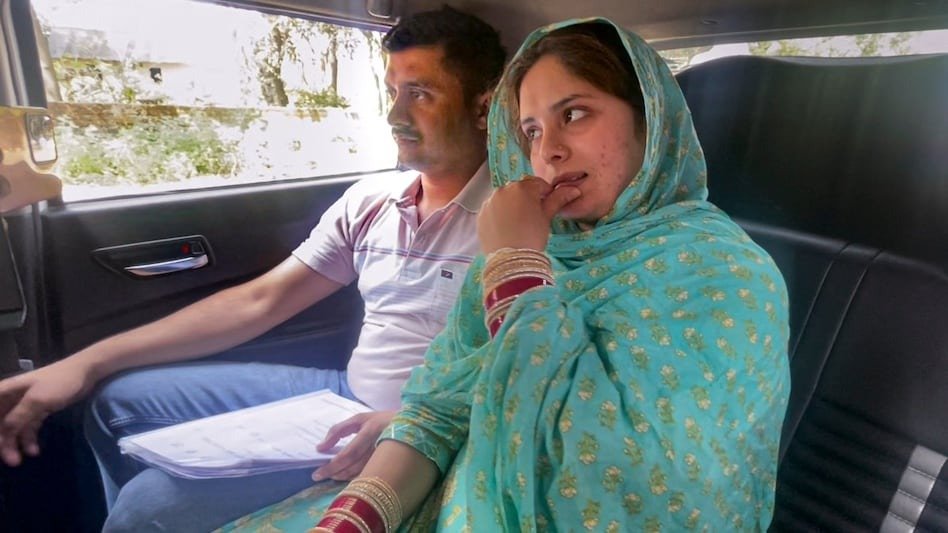 पाकिस्तानी लड़की से शादी की बात छिपाई, CRPF ने जवान को नौकरी से निकाला, फोन पर निकाह कर बुलाया था भारत
