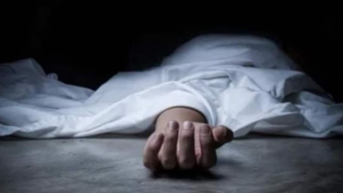 Kharora Woman Murder Case: महिला की हत्या से दहला खरोरा, पत्थर से सिर कुचला, पड़ोसी पर शक