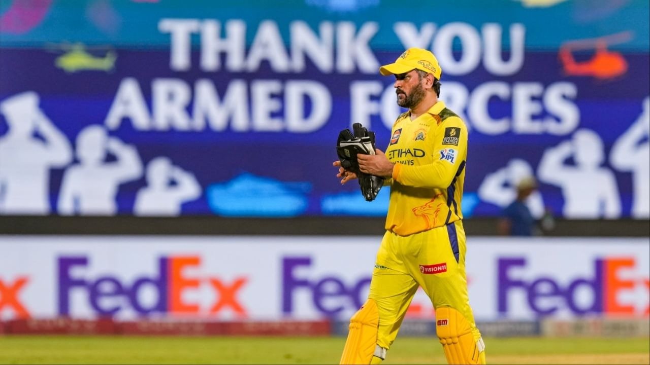 IPL 2025 : आईपीएल के दौरान 5 रुपये का ये फल खाते हैं धोनी, नहीं लगती चोट