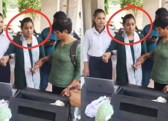 Patwari Supriya Jain Trap taking bribe from farmer for demarcation