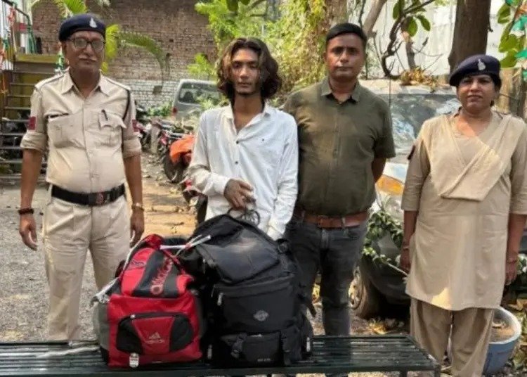 रायपुर में आबकारी विभाग की सात जगहों पर छापेमारी: 81 लीटर से ज्यादा अवैध शराब और 2 एक्टिवा वाहन जब्त, 7 आरोपी गिरफ्तार