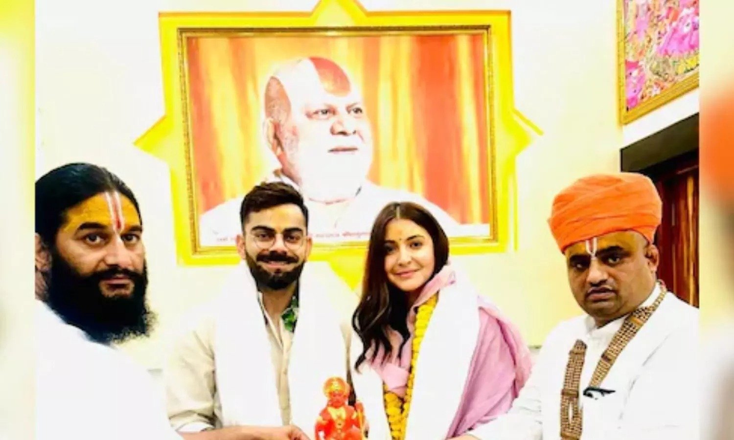 Virat-Anushka Ayodhya Visit: संन्यास के बाद विराट की आध्यात्मिक यात्रा! प्रेमानंद महाराज के बाद अनुष्का संग हनुमानगढ़ी पहुंचे कोहली