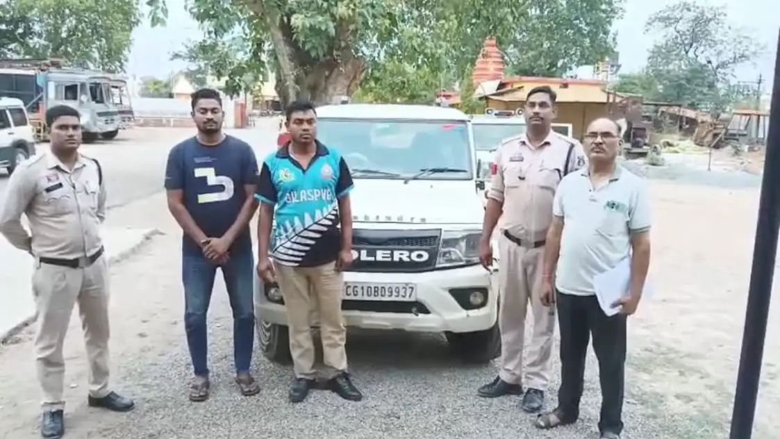 छत्तीसगढ़ के आरक्षक की करतूतों का खुलासा, खुद की कस्टडी से भागे आरोपी की तलाश करने पहुंचा दूसरा जिला, वहां टीआई बनकर करने लगा वसूली