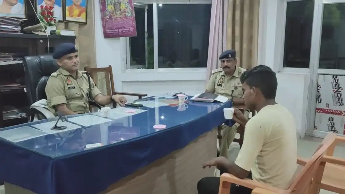 UP News : 20 रुपये के खरबूजे के लिए दिखाई पुलिसगिरी, वायरल वीडियो पर एक्शन में आए कप्तान; 2 कांस्टेबल सस्पेंड