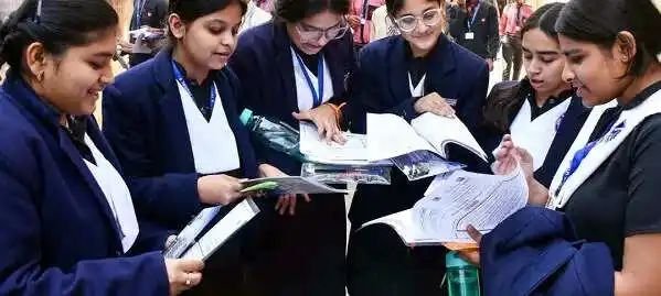 CBSE Result : 10वीं में 93.66% बच्चे पास, छात्राएं रहीं आगे, cbse.gov.in पर देखें रिजल्ट