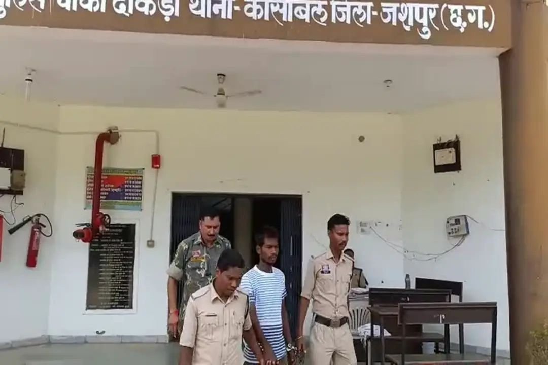 Jashpur News: निर्दयी पिता ने बरामदे में खेल रही दो साल की बच्ची का किया कत्ल, पत्नी पर था इस बात का शक