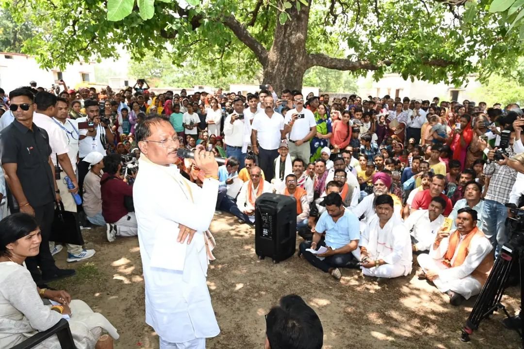 CG News : पहली बार दिखा सीएम साय यह तेवर, पीएचई सब इंजिनियर को लगाई फटकार, कहा- काम करो या सस्पेंड होने के लिए तैयार रहो