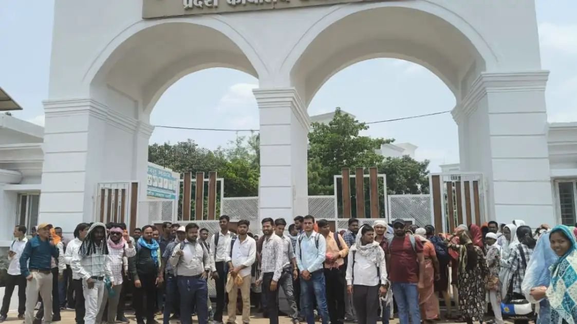 CG News : अब छत्तीसगढ़ के डीएड अभ्यर्थियों ने खोला मोर्चा, भाजपा कार्यालय के बाहर किया प्रदर्शन, जानिए क्या है उनकी मांगे