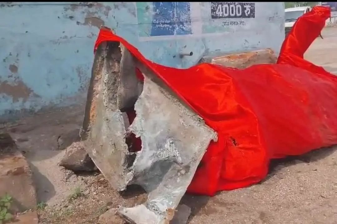 Ajit Jogi Statue Theft: अनावरण से तीन दिन पहले ही चोरी हो गई पूर्व सीएम अजीत जोगी की प्रतिमा! मची अफरातफरी, मिली ऐसी हालत में