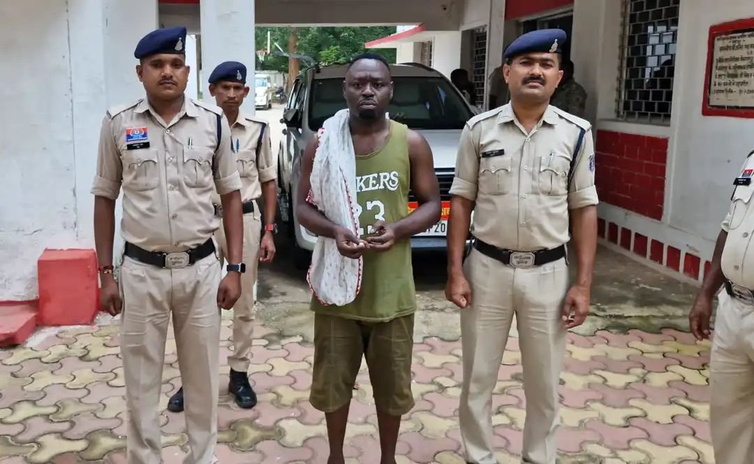 छत्तीसगढ़ में गर्लफ्रेंड से शादी रचाने आया था नाइजीरियन, पुलिस ने किया गिरफ्तार; जानें फिर क्या हुआ