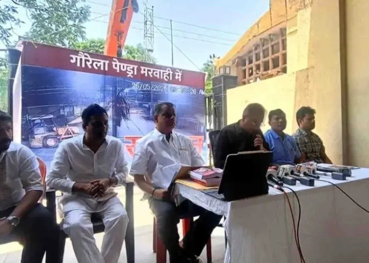 अजीत जोगी की प्रतिमा हटाने पर भड़के अमित जोगी: बोले- एक माह में नहीं लगा तो होगा बड़ा आंदोलन, निजी जमीन पर थी प्रतिमा