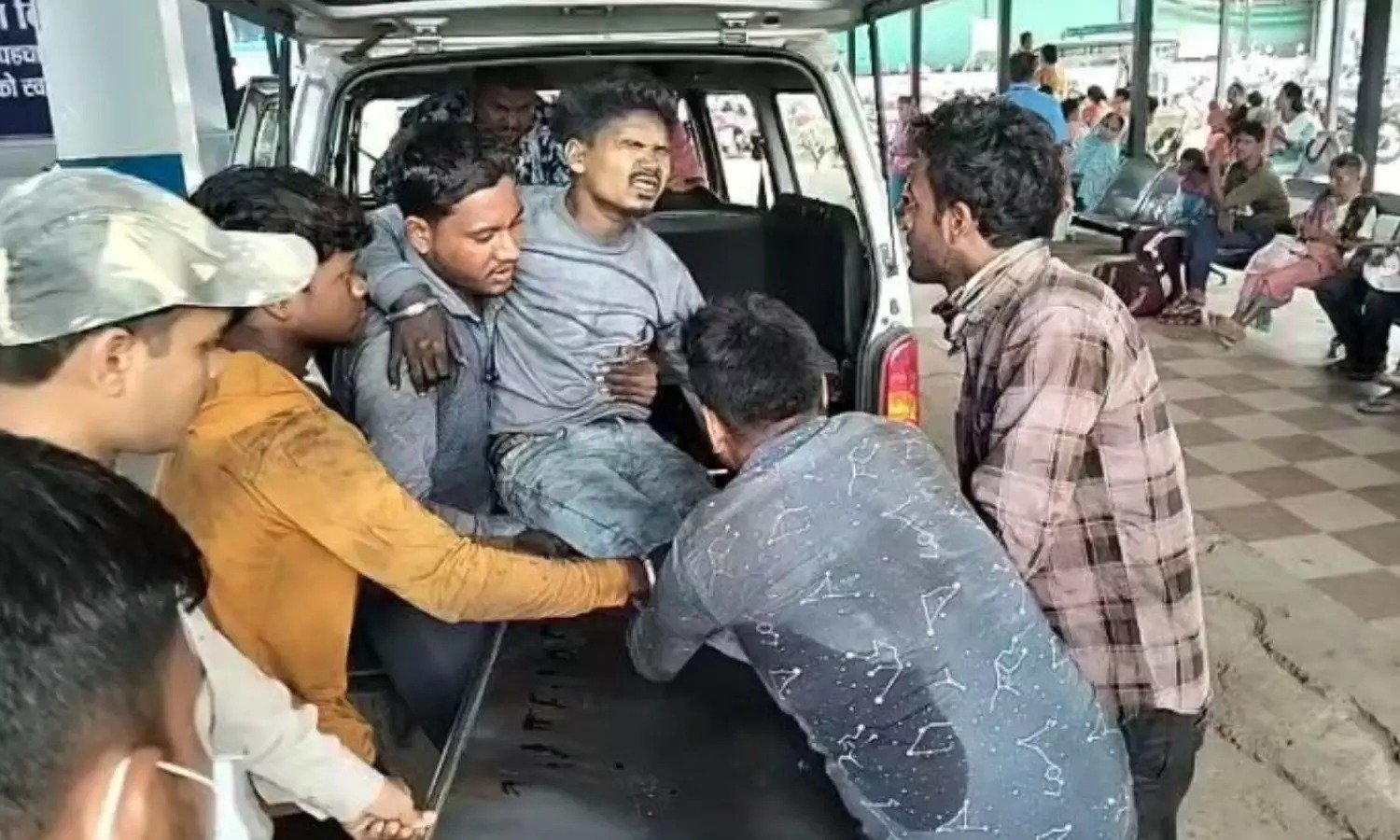 CG Breaking News: स्पंज आयरन प्लांट में बड़ा हादसा, गर्म डस्ट में गिरने से दो मजदूरों की हालत गंभीर