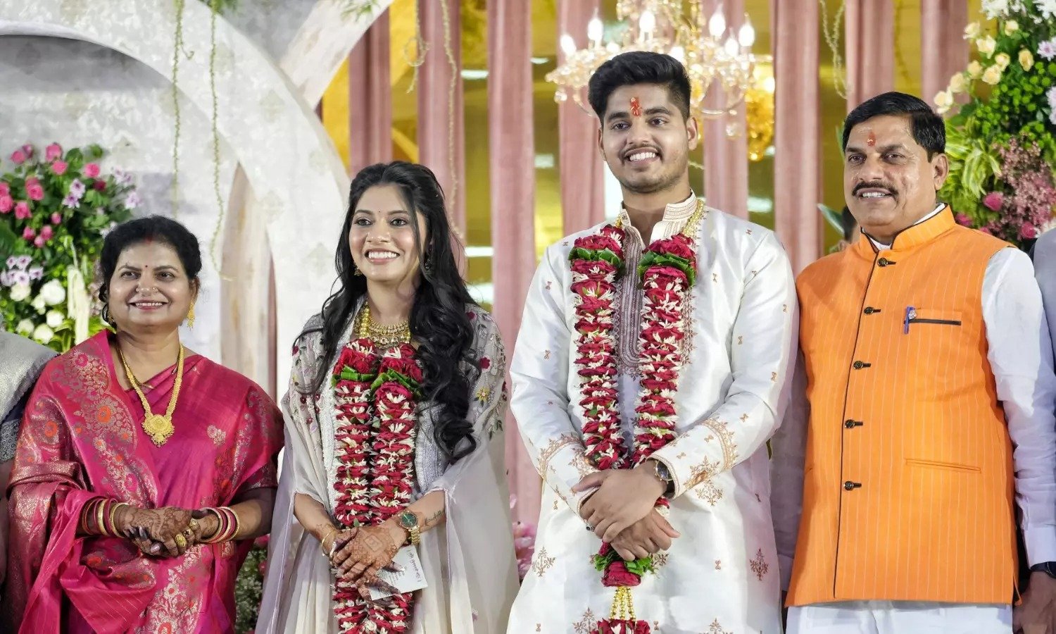 सीएम के छोटे बेटे डॉ. अभिमन्यु की डॉक्टर इशिता से सगाई, बड़े किसान की हैं बेटी