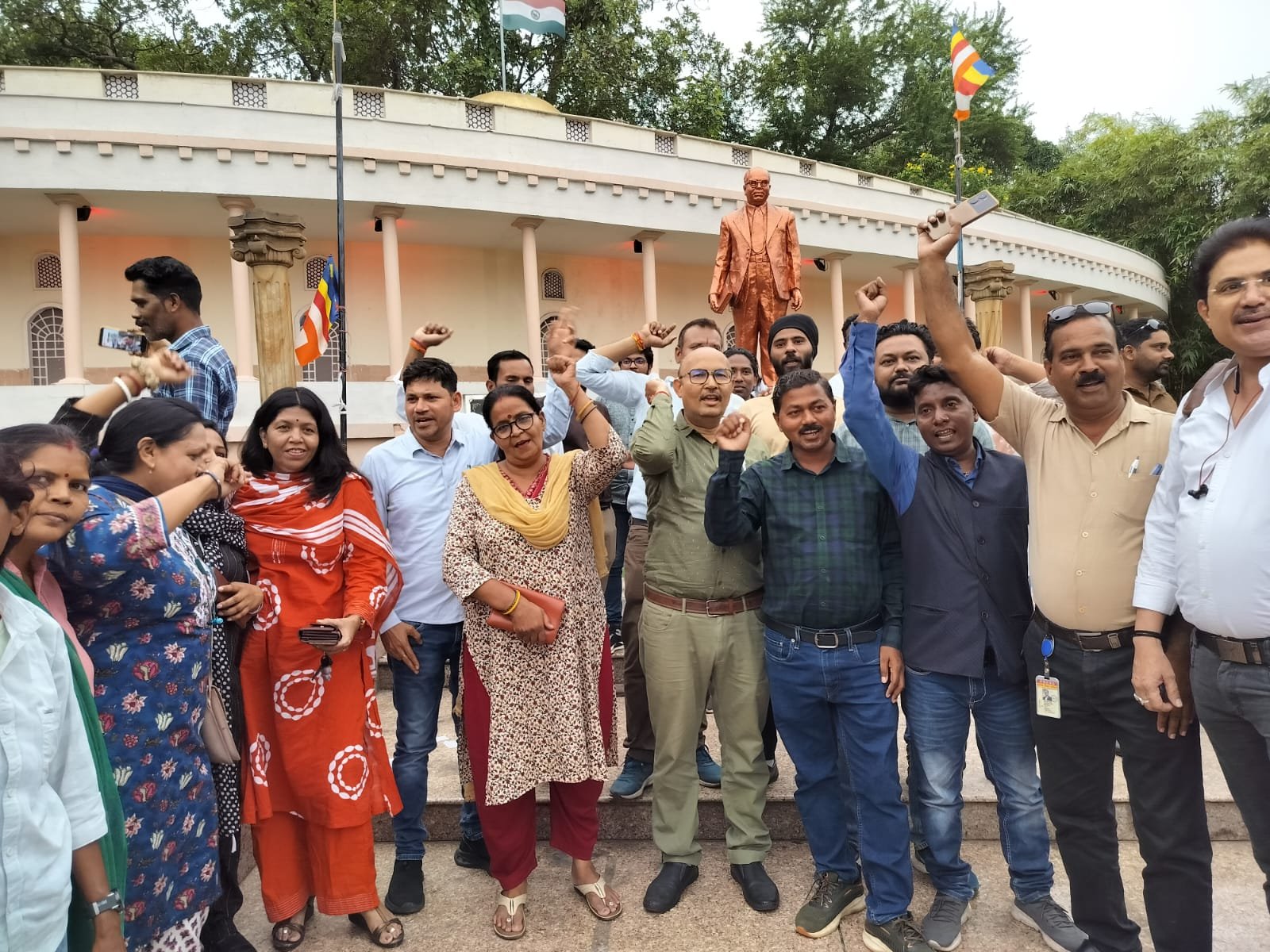 Raipur News: सरकारी अस्पतालों में मीडिया कवरेज पर रोक! पत्रकारों ने किया विरोध, जलाई आदेश की प्रतियां