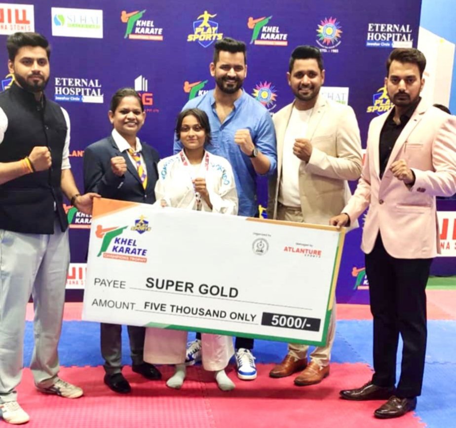 Karate champion: हर्षा कराटे एकेडमी की निर्जला यादव ने रचा इतिहास, जयपुर नेशनल कराटे चैंपियनशिप में हासिल किया गोल्ड मेडल