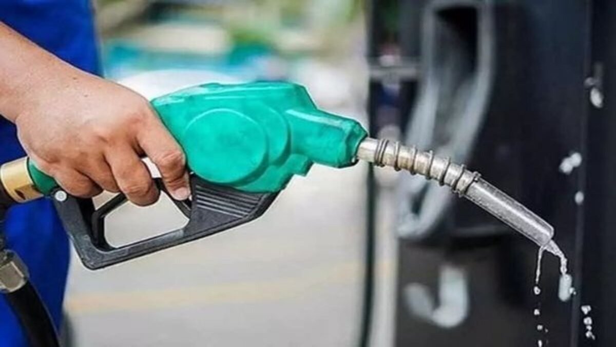 Petrol Pump Closed Latest News: बंद हुए पेट्रोल पंप! जनता परेशान, ईंधन की किल्लत से मचा हाहाकार, बूंद-बूंद को तरस रहे वाहन चालक