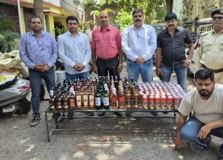 CG News: रायपुर में पकड़ी गई 105 लीटर विदेशी शराब, आबकारी विभाग ने आरोपी को भी दबोचा