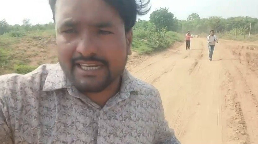छत्तीसगढ़ में पत्रकारों पर फायरिंग की कोशिश, दौड़ा-दौड़ाकर पीटा, पहुंचे थे अवैध रेत खदान की खबर बनाने; देखें VIDEO